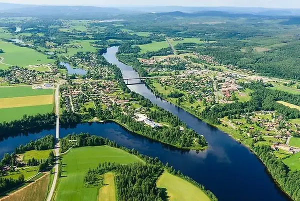 Flygbild över kommun i Dalarna.